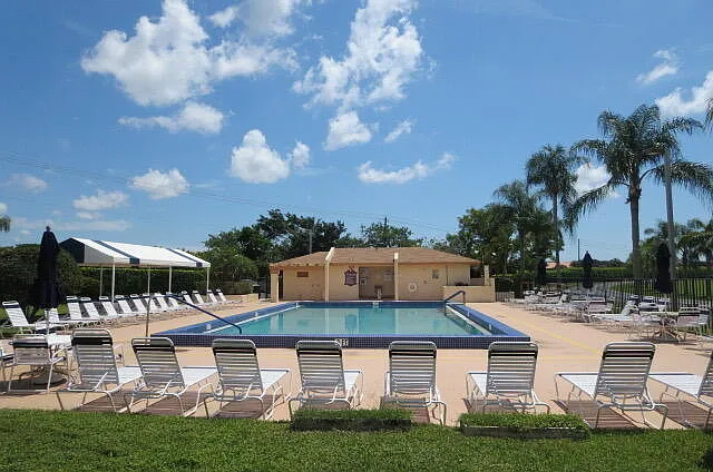 13817 Royal Palm Ct #B — Photo 35