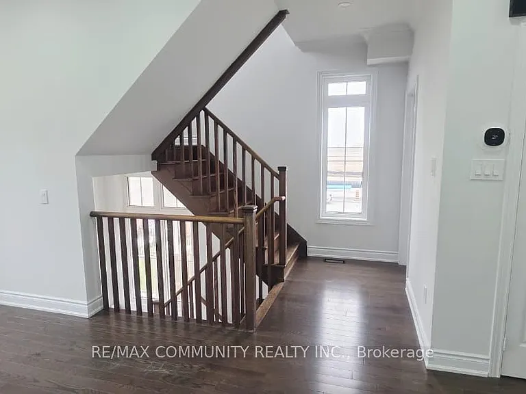 50 Rockman Cres — Photo 3