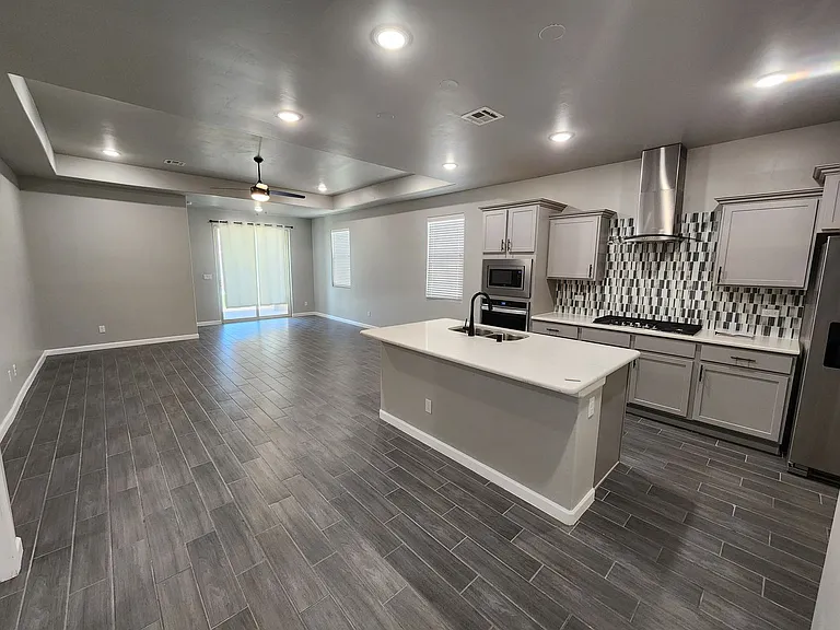 4711 Big Springs St — Photo 4