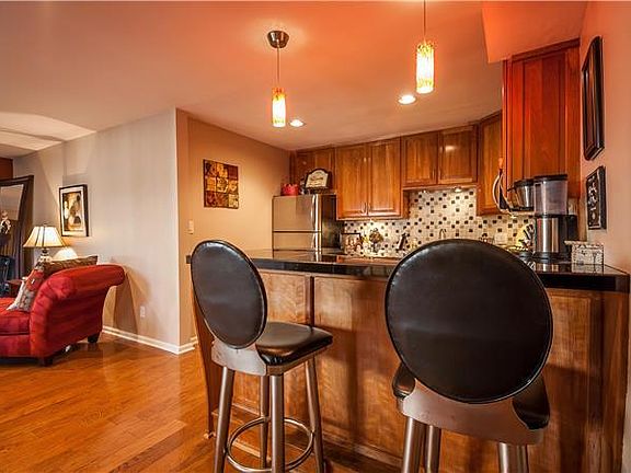 3rd image of 4512 Jefferson St APT 6