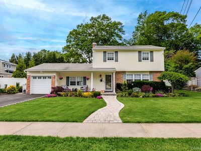 25 Gerald Lane, Old Bethpage, NY, 11804