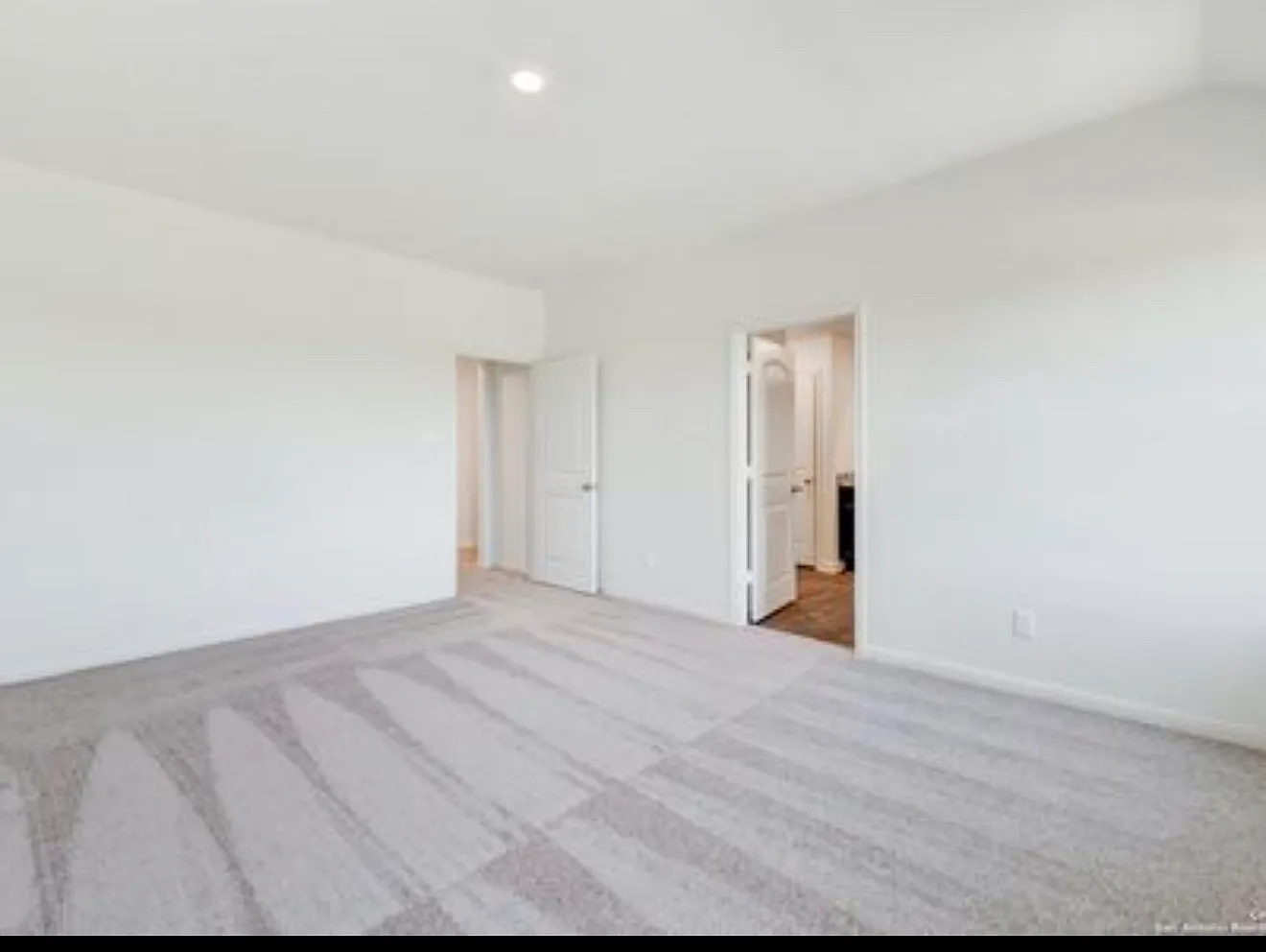 4 bed, 2.5 bath, 2202 sqft, $2,300 — Photo 3
