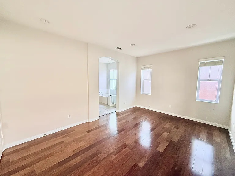 20512 Earl St — Photo 16