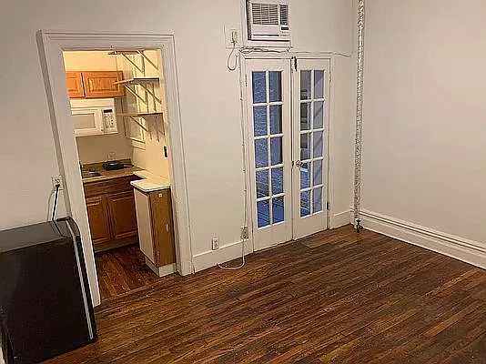 Rented by Jonathan Wachtel, LREB | media 18