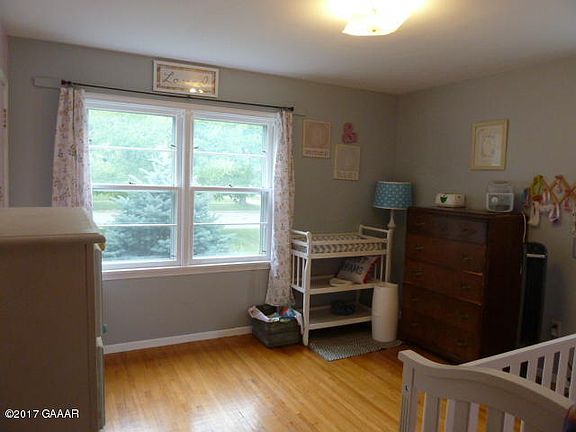 5th image of 228 Drury Ave