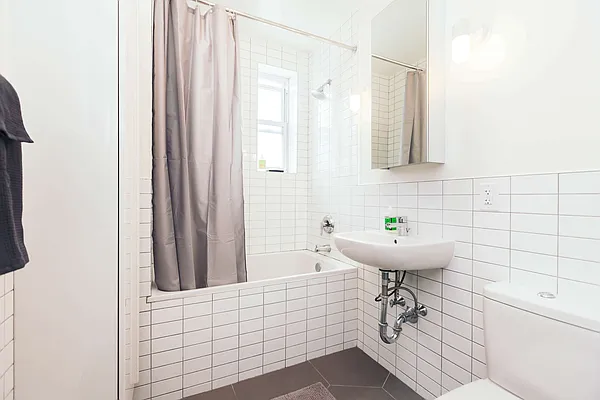 Rented by Nooklyn NYC LLC | media 31