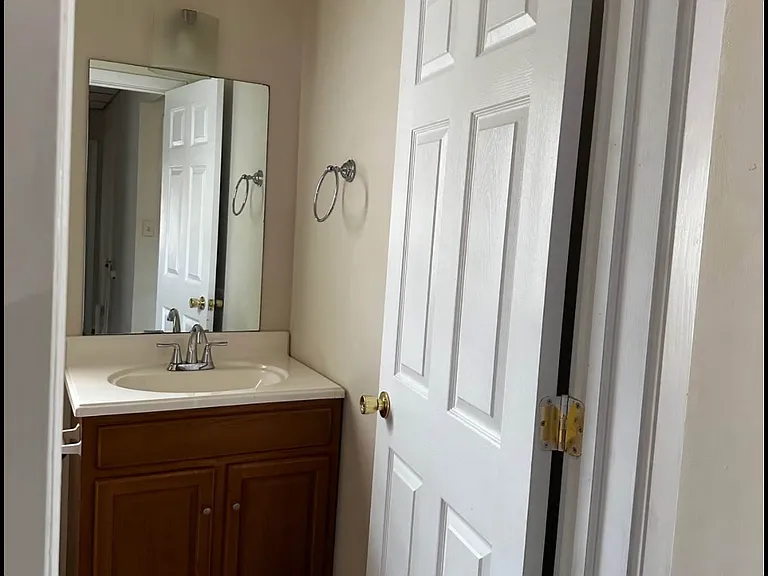 402 W Sample St — Photo 18