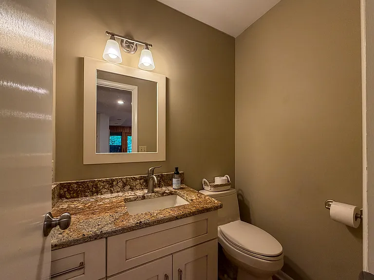 133 E Woods Dr — Photo 14