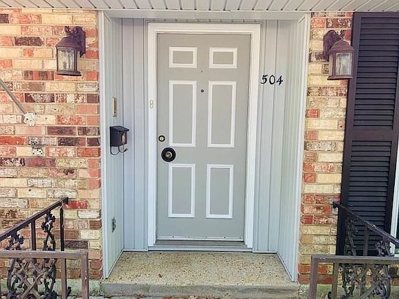 4th image of 504 Sweetbriar Dr