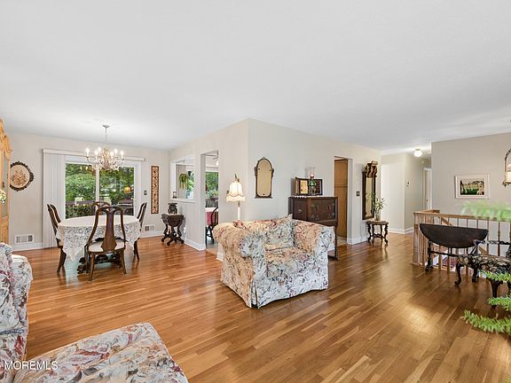 4th image of 108 Oak Terrace