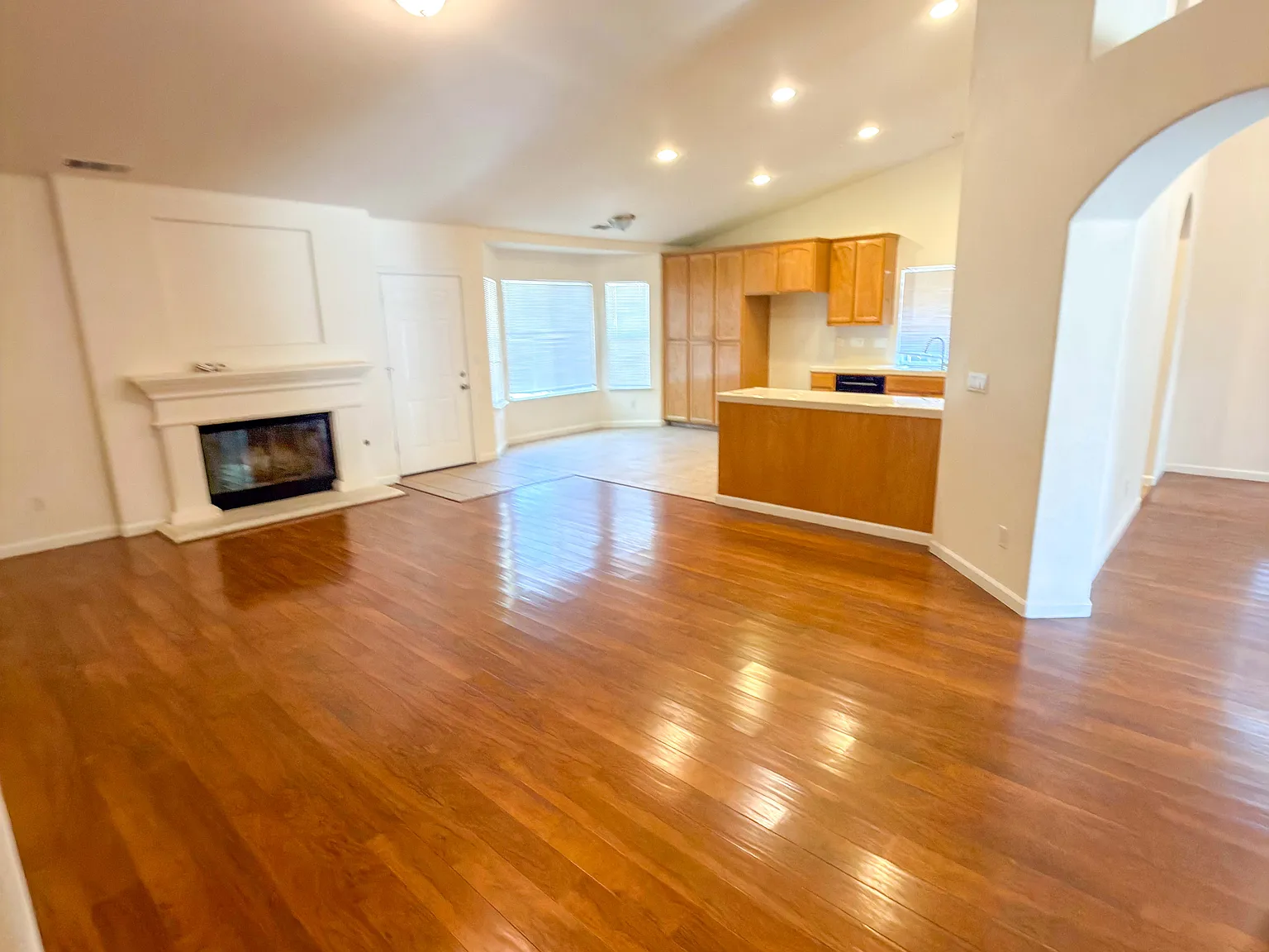 4 bed, 2255 sqft, $2,600 — Photo 3
