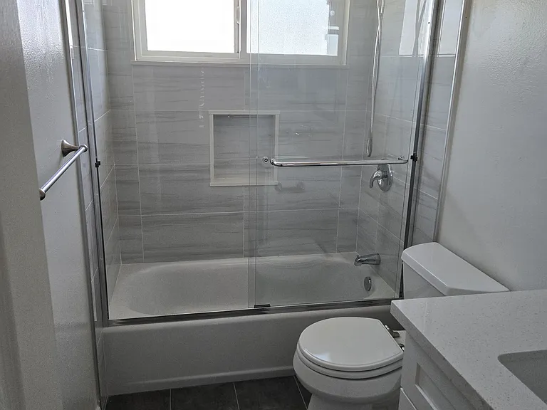 375 E 18th St #5 — Photo 16