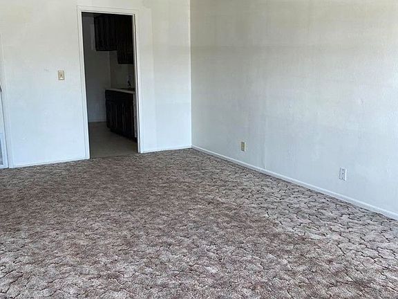 3rd image of 716 Highland Dr #106