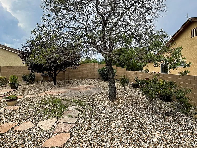 5649 N Bentley Ct — Photo 20
