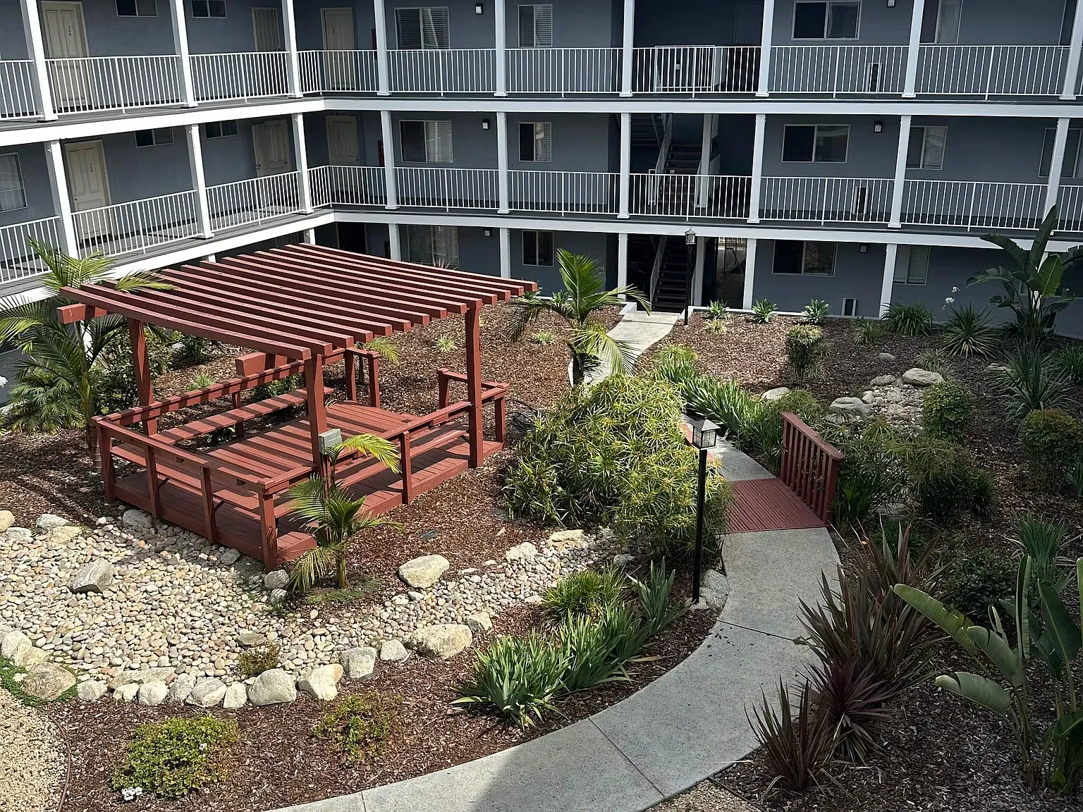 Chestnut Apartments — Photo 1