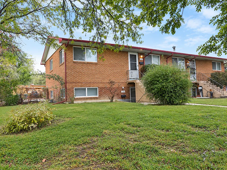 1362 Elm Ave