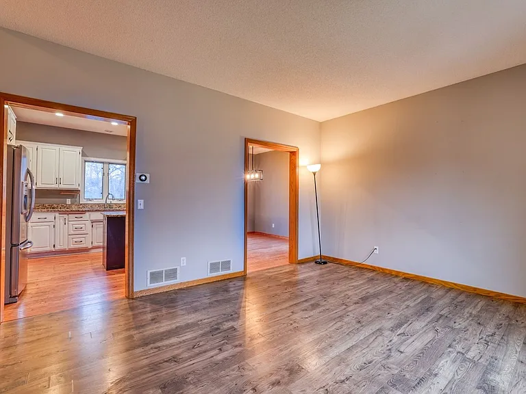 7123 Yorktown Ln N — Photo 3