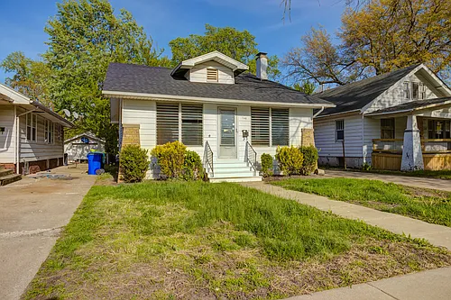 1746 N Graceland Ave Photo 1
