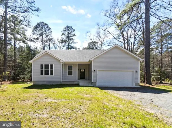 136 Lighthouse Ln, Montross, VA 22520