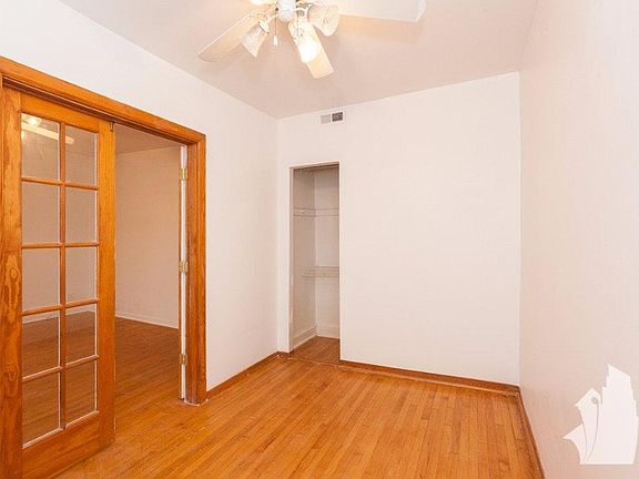 4th image of 2255 W Fullerton Ave #Three