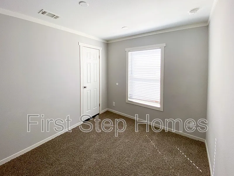 235 Islero Dr