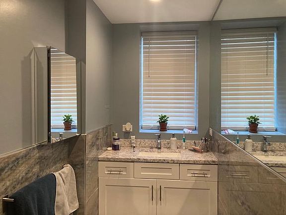 3rd image of 1438 N Artesian Ave #1