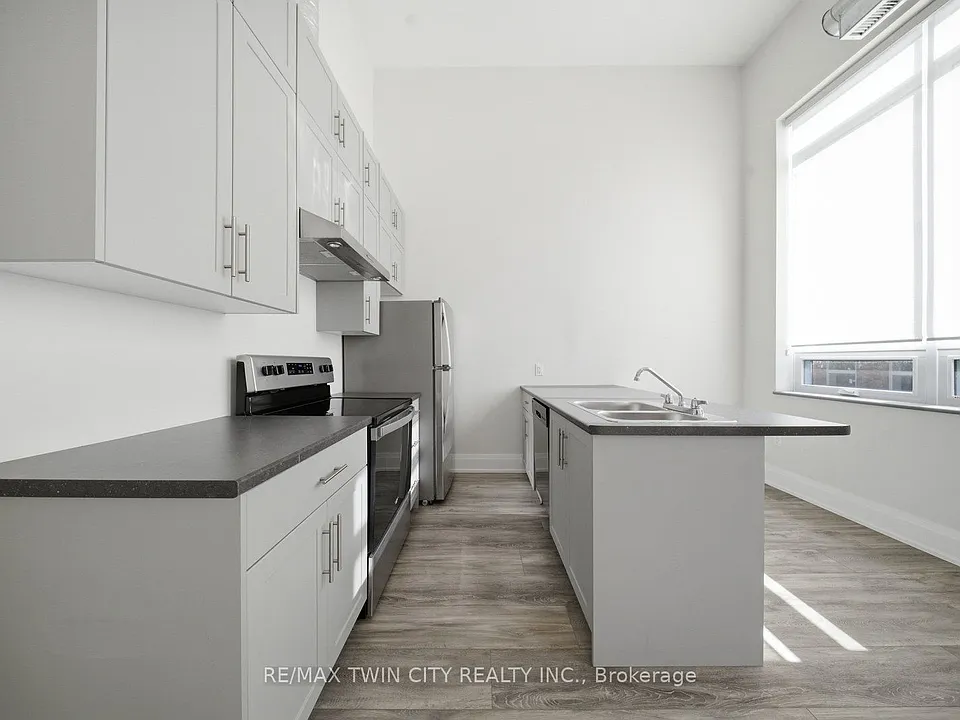 11 Queen St #303