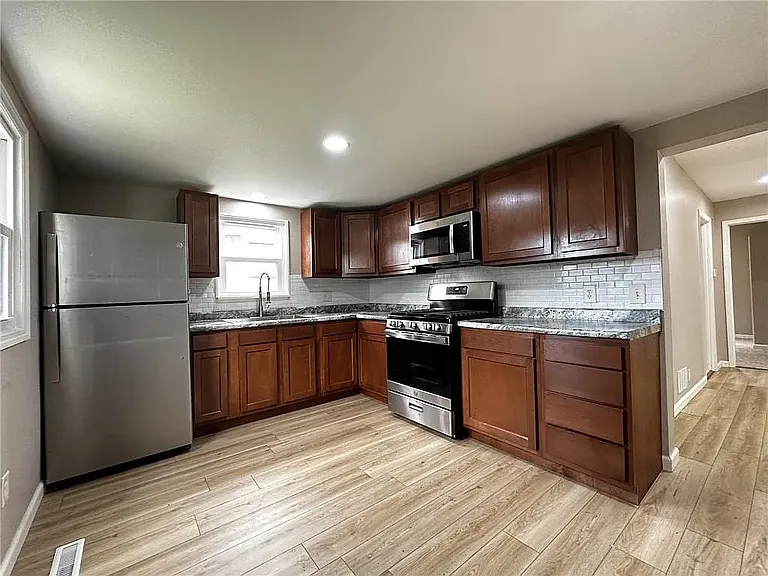 6401 Sherman St — Photo 3