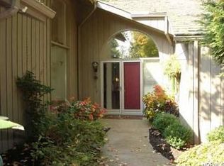 330 Inwood Trl, Aurora, OH 44202