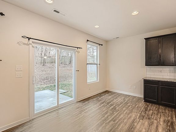 3rd image of 114 Rockhopper Ln