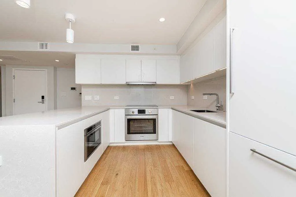 4 bed, $7,000 — Photo 2