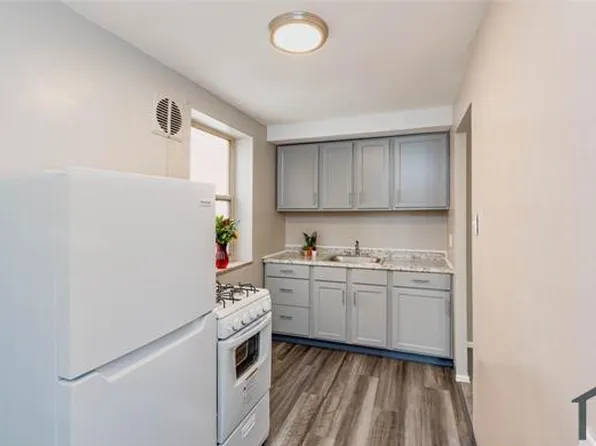 1801 Parkline Dr, Pittsburgh, PA