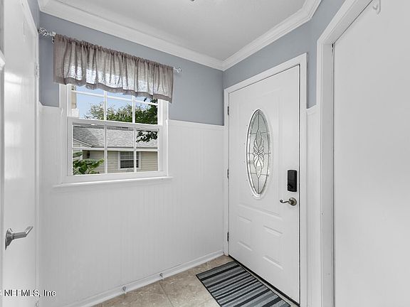 3rd image of 3947 MEADOWVIEW Drive N