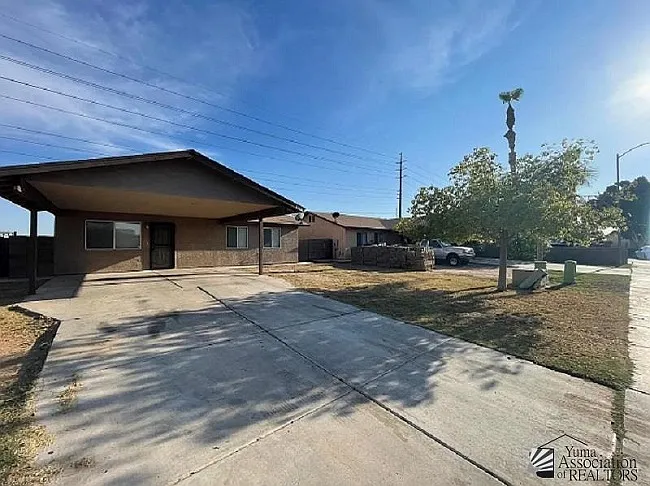 3 bed, 972 sqft, $1,300 — Photo 2