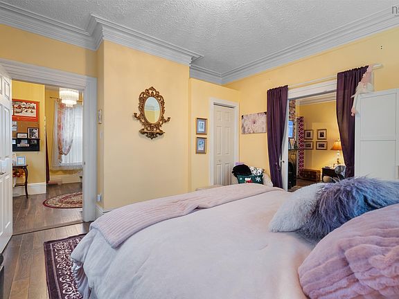5th image of 45 Alma St