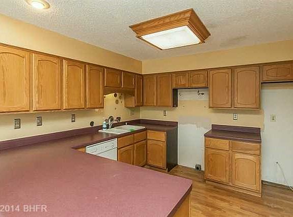 4th image of 1058 Woodland Park Dr