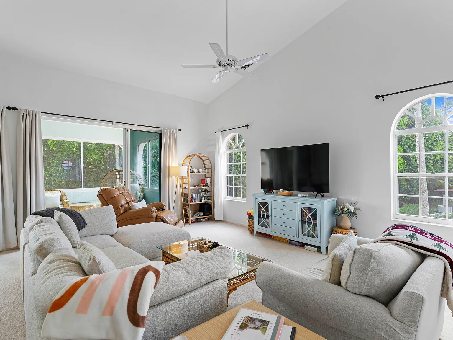 3 bed, 2250 sqft, $2,975 — Photo 4