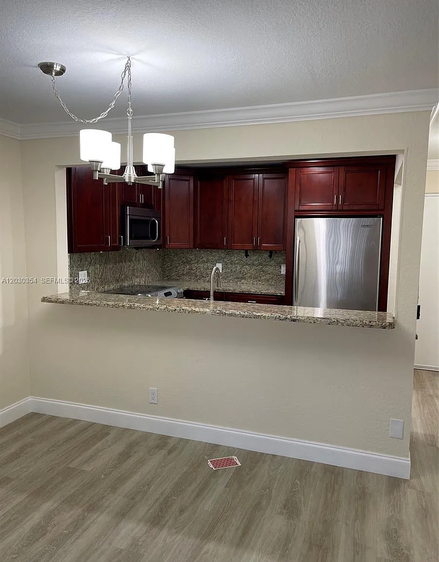 Riviera Park Condo — Photo 2