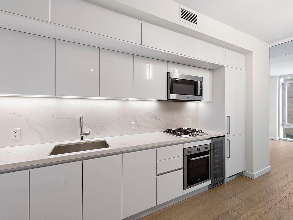1st image of 505 W 43rd St #4T
