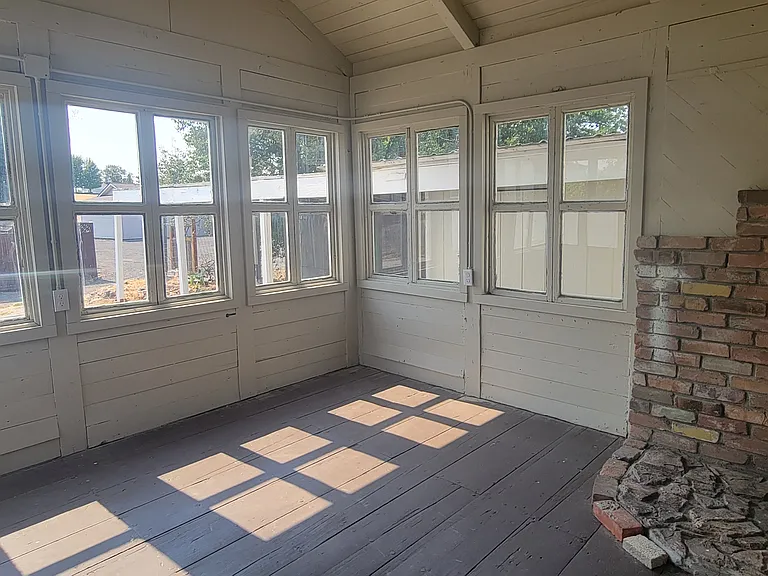 605 W 1st Ave — Photo 10