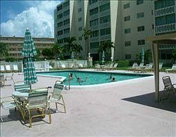 2nd image of 500 NE 12th Ave APT 101