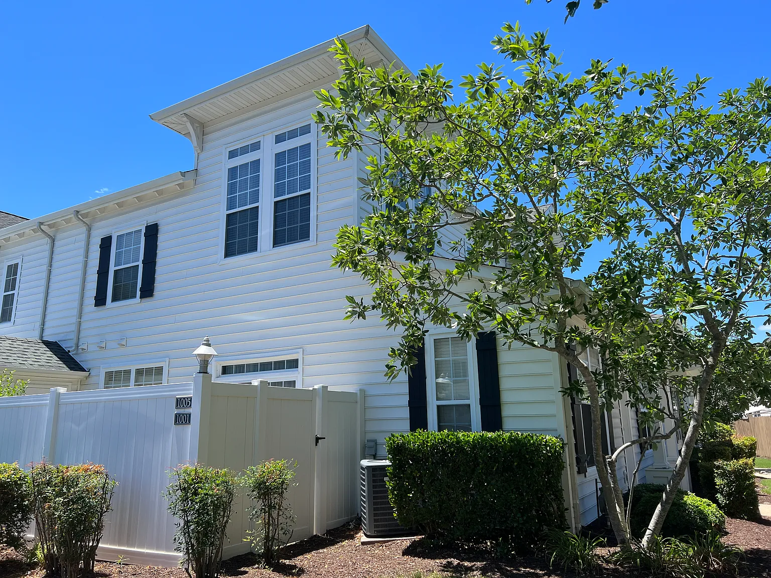 3 bed, 2.5 bath, 1778 sqft, $2,350 — Photo 1