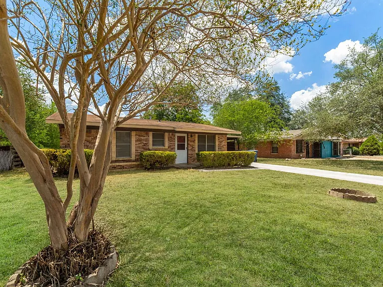 218 E Villaret Blvd — Photo 3