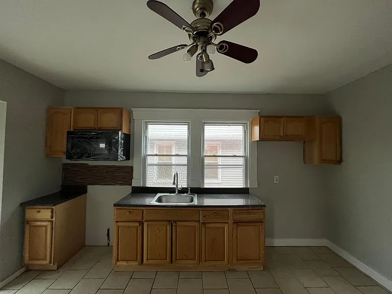 242 W Hazel St #1 — Photo 4