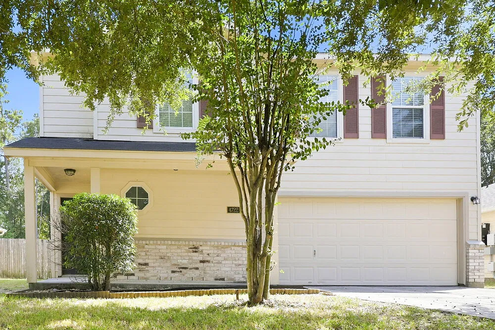 4 bed, 2.5 bath, 1820 sqft, $1,810 — Photo 1