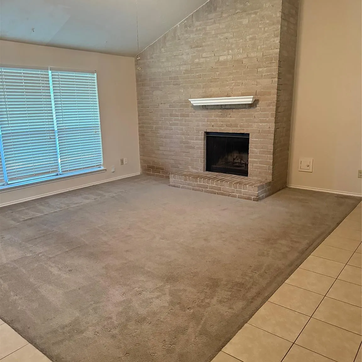 3 bed, 2.0 bath, 1810 sqft, $1,795 — Photo 2