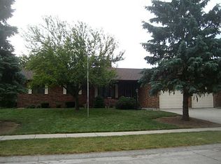 906 Windsor Cir, Celina, OH