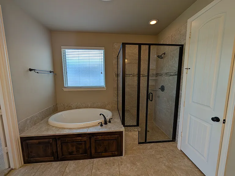 591 Deverson Dr — Photo 16