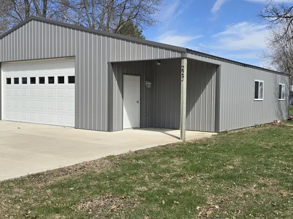 223 Chapman St, Paw Paw, IL 61353
