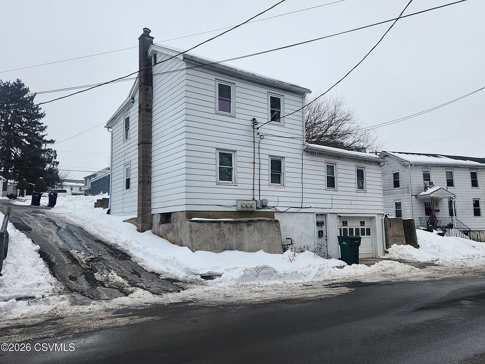 2nd image of 924 Ash St